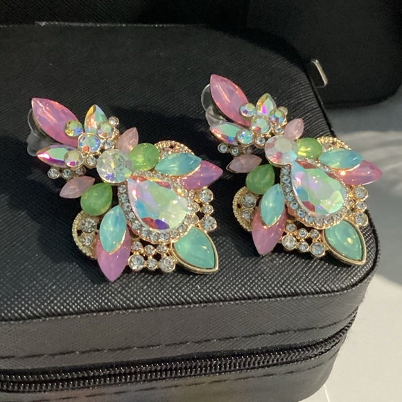 -🌸Iridescent Light Pastel Colored GoldTone Crystal Drop Post back Earrings - Picture 16 of 16